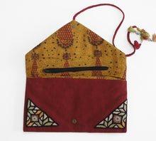 Load image into Gallery viewer, Hand embroidered clutch purse