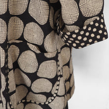 Load image into Gallery viewer, Graphic print A-line tunic - Black