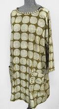 Load image into Gallery viewer, Graphic print A-line tunic - Olive