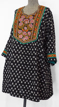 Load image into Gallery viewer, Tunic with hand embroidered yoke