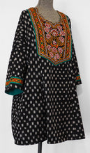 Load image into Gallery viewer, Tunic with hand embroidered yoke