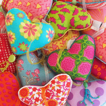 Load image into Gallery viewer, Beaded love hearts