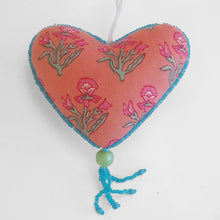 Load image into Gallery viewer, Beaded love hearts
