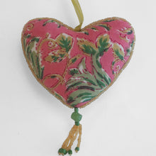 Load image into Gallery viewer, Beaded love hearts