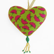 Load image into Gallery viewer, Beaded love hearts