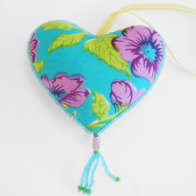 Load image into Gallery viewer, Beaded love hearts