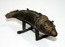 Load image into Gallery viewer, Old Dhokra bronze chameleon
