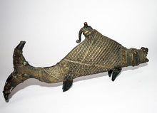 Load image into Gallery viewer, Old Dhokra bronze fish
