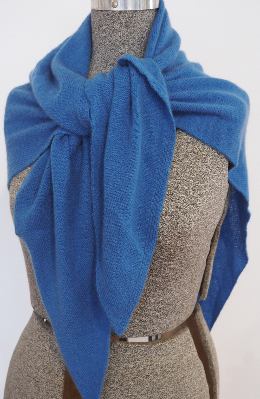 Fair trade 100% triangular cashmere shawl from Nepal.