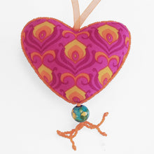 Load image into Gallery viewer, Beaded love hearts

